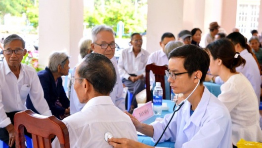 Từ năm 2026, người cao tuổi được khám sức khỏe định kỳ miễn phí ít nhất 1 lần/năm