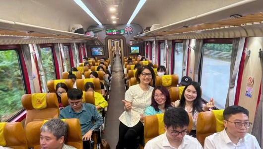Chuyến tàu đầu tiên đưa các bác sỹ Bệnh viện Bạch Mai về cơ sở Ninh Bình làm việc