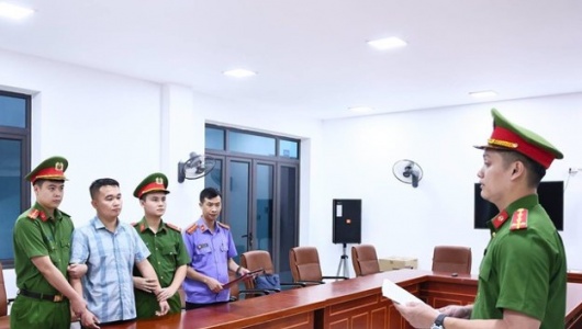 Tạm giữ khẩn cấp một giáo viên trường THPT chuyên Tuyên Quang sau vụ “mưa điểm 10”