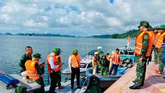 Vụ lật tàu trên biển Bản Sen, Quảng Ninh: Cứu sống 3 người, tìm thấy 1 thi thể
