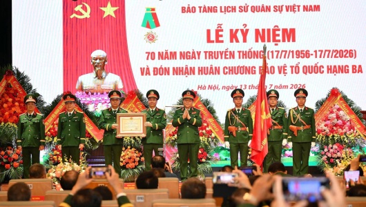 Bảo tàng Lịch sử Quân sự Việt Nam đón nhận Huân chương Bảo vệ Tổ quốc hạng Ba