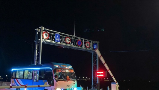 Phương tiện lưu thông nhanh chóng trong ngày đầu thu phí 5 dự án cao tốc Bắc - Nam phía Đông