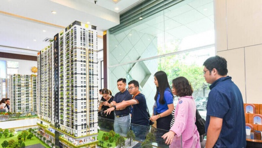 Tiền gửi tiết kiệm lập kỷ lục, người mua nhà 'chờ' lãi suất dưới 9%