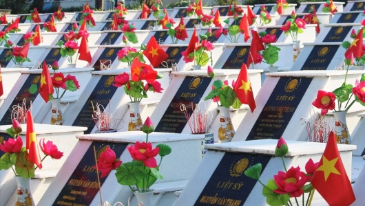 Hơn 19.000 lượt người dâng hương tại Nghĩa trang Liệt sĩ Quốc gia Vị Xuyên trong tháng 7