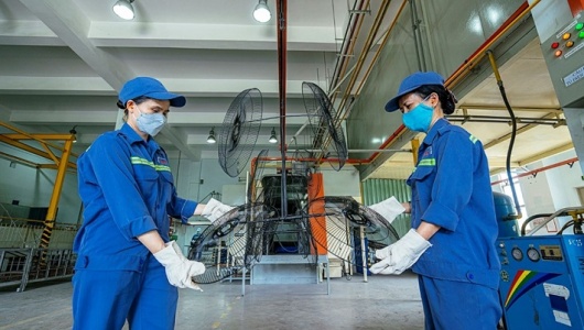Ngành sản xuất Việt Nam bứt phá mạnh, PMI tháng 7 chạm mốc 52,9 điểm