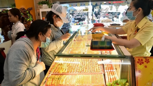 Giá vàng ngày 4/8: Vàng SJC và nhẫn trơn giảm tới 1 triệu đồng/lượng