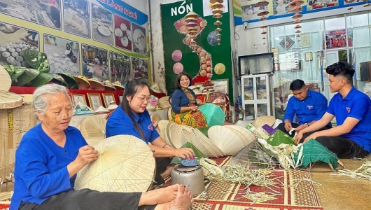 Cần giải pháp giữ chân người trẻ, duy trì kế thừa làng nghề Việt