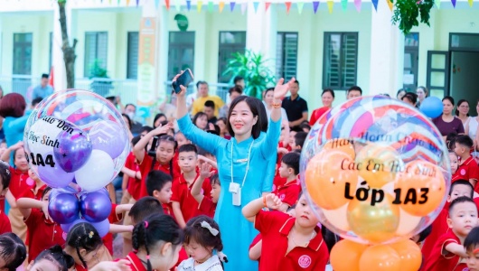 Ngày đầu đến Trường Tiểu học thị trấn Yên Viên của những 'tân binh' lớp 1: Có nước mắt, có nụ cười và thật nhiều yêu thương