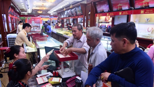 Giá vàng ngày 7/8: Vàng SJC và nhẫn trơn quay đầu giảm