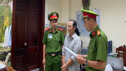 Ông chủ cửa hàng nổi tiếng giữa trung tâm Cần Thơ bị khởi tố