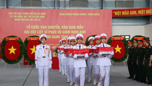 Vận chuyển hơn 7.000 mẫu hài cốt liệt sĩ từ TP.HCM ra Hà Nội để giám định ADN