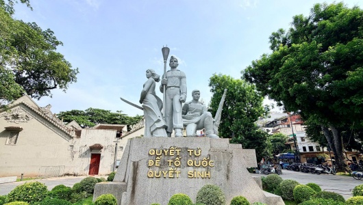Hà Nội di dời tượng đài 'Quyết tử để Tổ quốc quyết sinh'