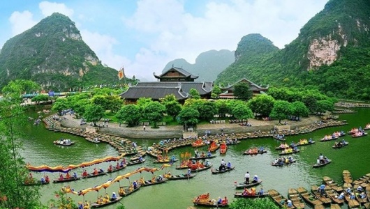 Du lịch Ninh Bình tăng trưởng mạnh, doanh thu 8 tháng vượt 20.600 tỷ đồng