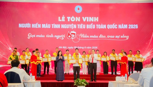Gần 60 lần hiến máu và câu chuyện tình yêu bắt đầu từ một lần sẻ chia