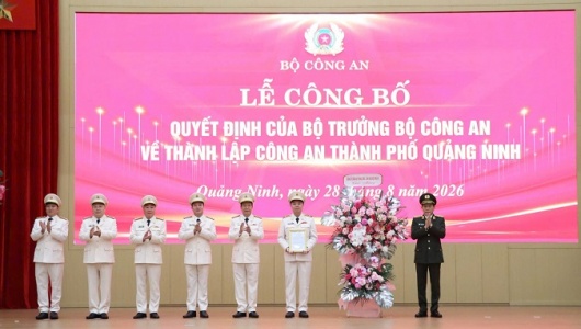 Công bố quyết định thành lập Công an thành phố Quảng Ninh