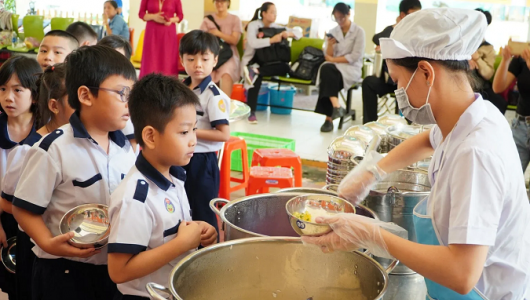 Hà Nội yêu cầu rà soát toàn bộ bữa ăn bán trú, báo cáo trước ngày 20/9