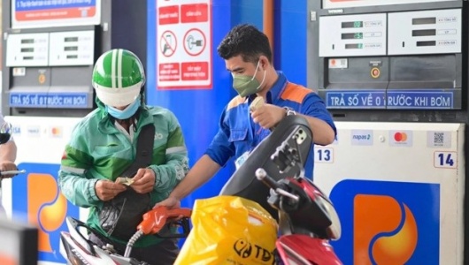 Giá xăng tăng mạnh, vượt 25.000 đồng/lít từ 15h chiều nay 