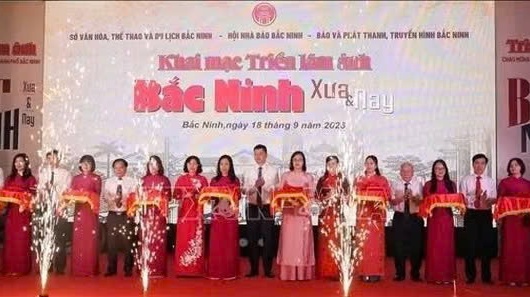 Giới thiệu đến công chúng gần 300 bức ảnh tại Triển lãm “Bắc Ninh xưa và nay” 