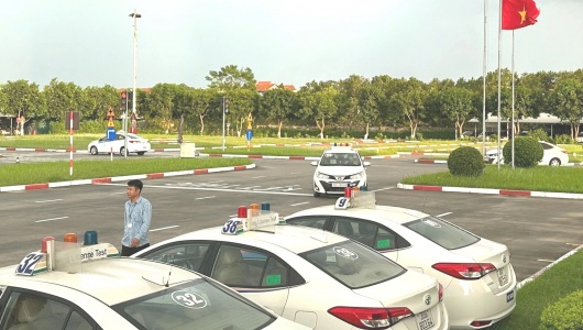 Bộ Xây dựng siết hoạt động đào tạo lái xe trên cao tốc