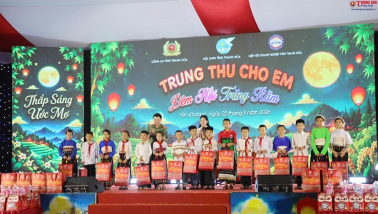 Ấm áp “Trung thu cho em – Đêm hội trăng rằm” tại xã Yên Khương