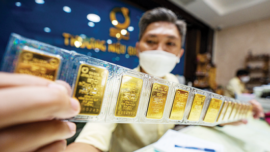 Giá vàng hôm nay 14/10: Vàng thế giới lao dốc, SJC tuột mốc 140 triệu đồng/lượng