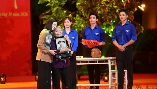 Xúc động đêm nghệ thuật “Khúc tri ân” tại Công viên Lê Thị Riêng