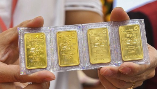Giá vàng hôm nay 15/10: Thế giới rung lắc, vàng SJC tiếp tục ở ngưỡng thấp
