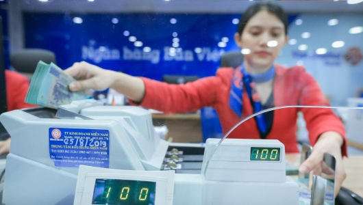 Hàng loạt ngân hàng hạ lãi suất tiết kiệm 0,5 - 0,7%