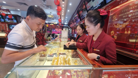 Giá vàng hôm nay 21/10: Vàng trong nước giảm sâu, áp lực vĩ mô bủa vây giá thế giới