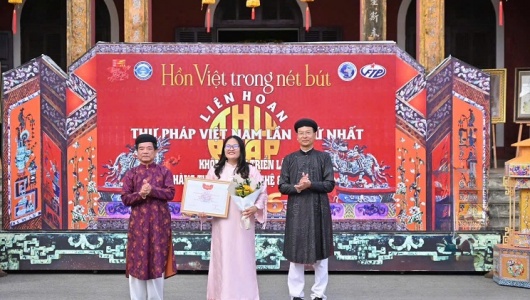 Hồn Việt trong nét bút: Hành trình 19 năm của nữ Nghệ nhân Quốc gia Nguyễn Thị Dung