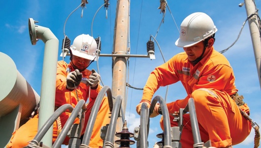 Khẩn trương xem xét giảm giá điện từ 1/11, đưa thuế tiêu thụ đặc biệt xăng về 0%