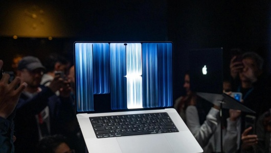 MacBook Pro màn hình cảm ứng giá từ 80 triệu