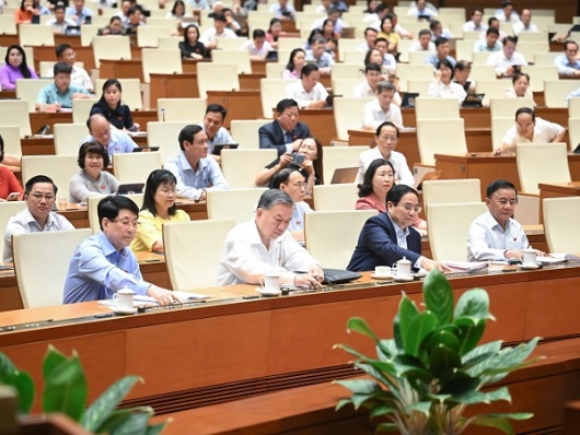 Quốc hội thông qua Nghị quyết sửa đổi, bổ sung một số điều của Hiến pháp 2013