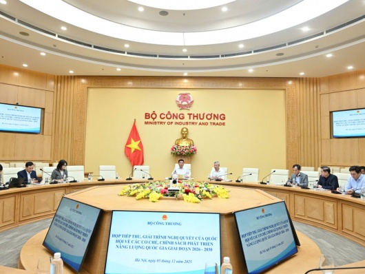 Khẩn trương hoàn thiện dự thảo Nghị quyết phát triển năng lượng giai đoạn 2026-2030