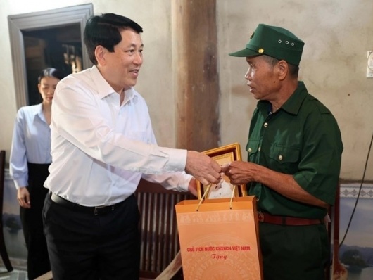 Bộ Nội vụ hướng dẫn tặng quà của Chủ tịch nước nhân dịp Tết Bính Ngọ 2026