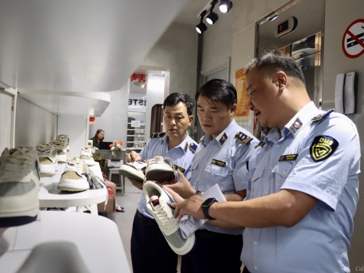 Thủ tướng yêu cầu xử lý nghiêm các hành vi buôn lậu, gian lận thương mại