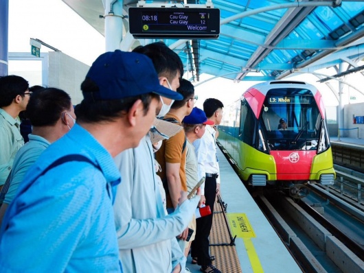 Từ hôm nay (1/2), Hà Nội Metro áp dụng 100% cổng soát vé định danh