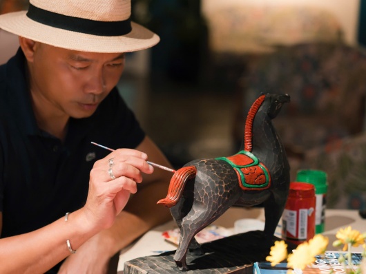 Linh vật ngựa gỗ và hơi thở mùa Xuân từ làng nghề Củi Lũ 