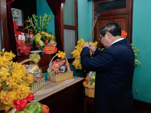 Thủ tướng Phạm Minh Chính dâng hương tưởng nhớ Chủ tịch Hồ Chí Minh