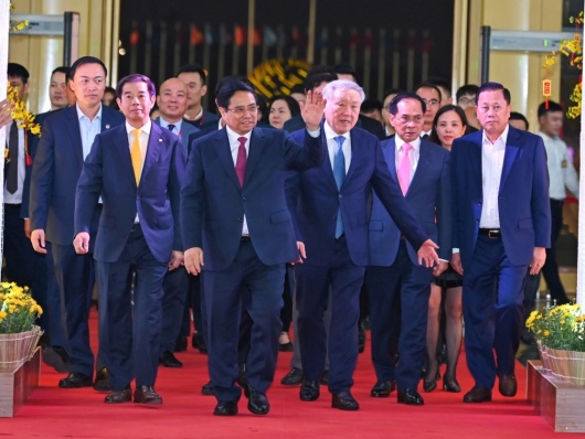 Thủ tướng Phạm Minh Chính dự Lễ bế mạc Hội chợ Mùa Xuân lần thứ nhất năm 2026, vinh danh 64 đơn vị tiêu biểu