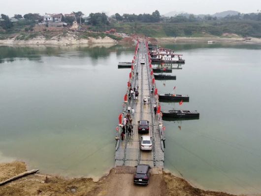 Thông xe cầu phao sông Lô, tin mừng cho dân ngày giáp Tết