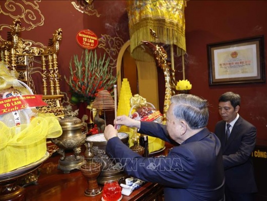 Tổng Bí thư Tô Lâm dâng hương tại Khu Di tích Hoàng thành Thăng Long và Di tích nhà 67