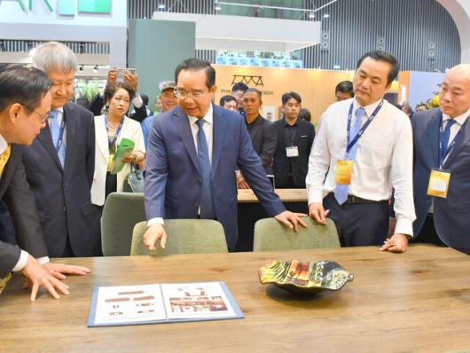 Ngành gỗ Việt đẩy mạnh chiến lược từ gia công sang làm chủ thiết kế và thương hiệu