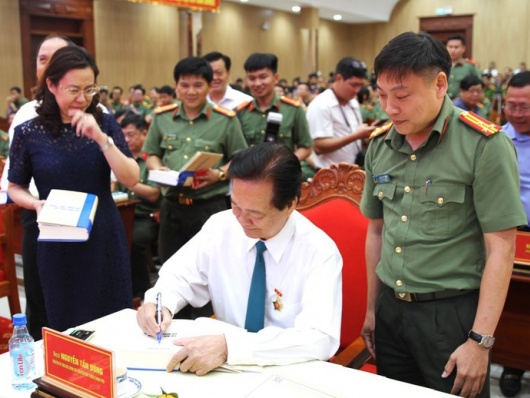 Ra mắt sách 'Đổi mới, kiến tạo, hội nhập, phát triển' của nguyên Thủ tướng Nguyễn Tấn Dũng