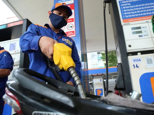 Bộ Công Thương khuyến khích người dân làm việc từ xa để tiết kiệm xăng dầu