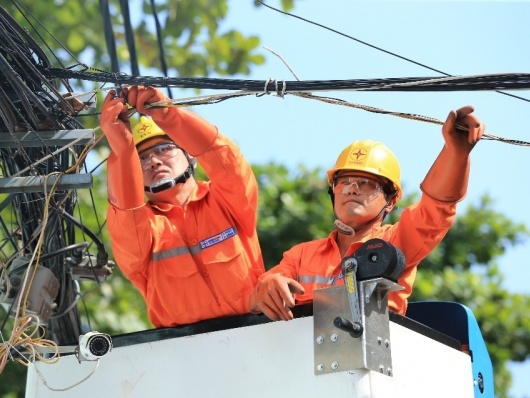 Thủ tướng ban hành chỉ thị đẩy mạnh tiết kiệm năng lượng và phát triển xe điện đến năm 2030