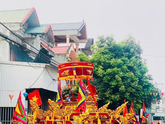 Dừng lễ rước kiệu trong lễ hội truyền thống, nhiều người dân tiếc nuối