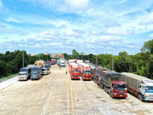 Cửa khẩu biên giới khởi sắc: 'Cú hích' công nghệ và logistics đưa xuất khẩu bứt phá 