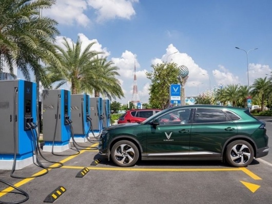 Bộ Tài chính đề xuất gia hạn ưu đãi thuế tiêu thụ đặc biệt cho xe ô tô điện đến hết năm 2030