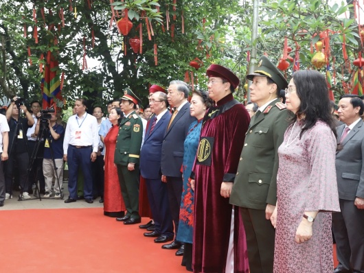 Tổng Bí thư, Chủ tịch nước Tô Lâm dâng hương tưởng niệm các Vua Hùng